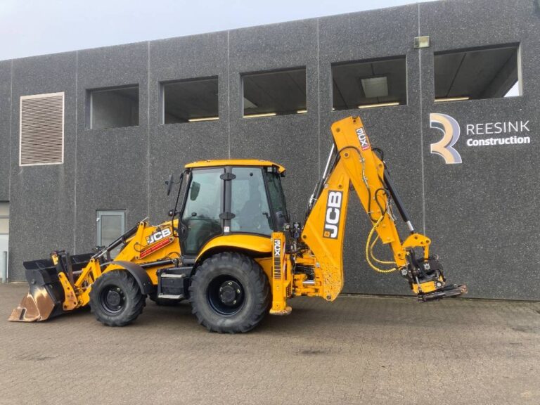 JCB 3CX (2023)
